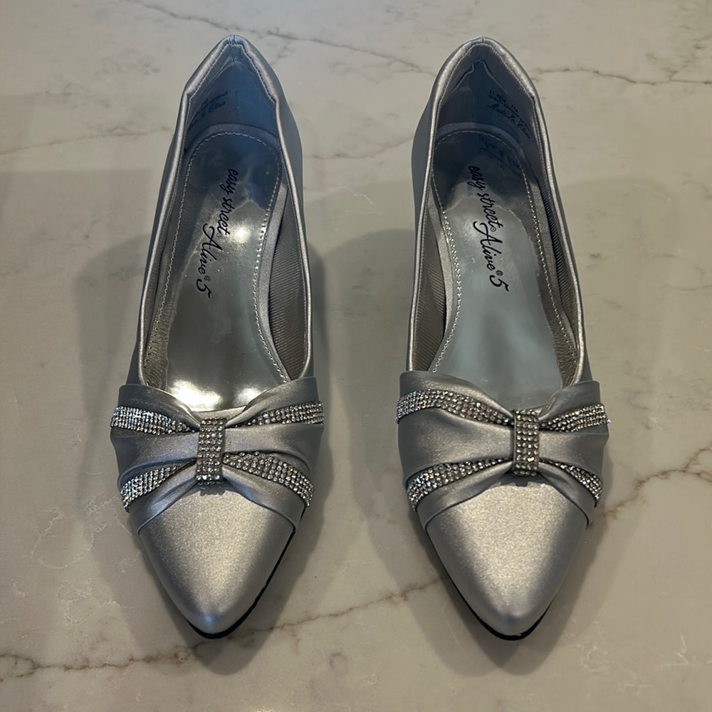 Dancing shoes; easy street alive @5; silver w/sequin.